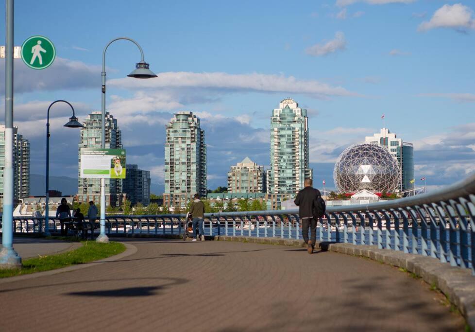 Downtown King Suite-Surround Views-Pool/Gym/Parkng Vancouver Exterior foto