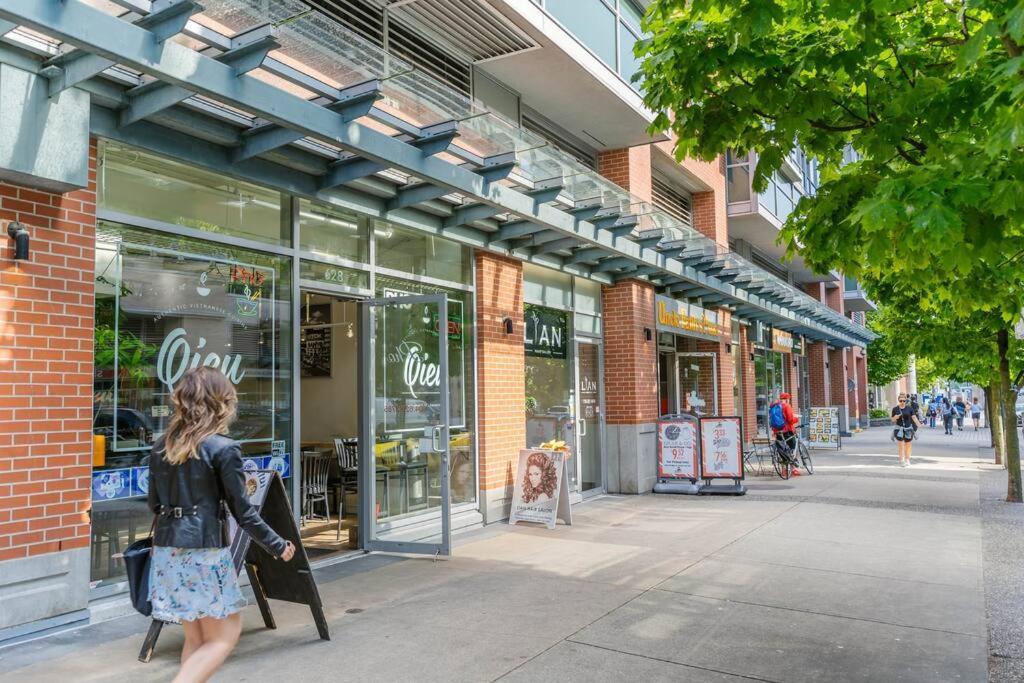 Downtown King Suite-Surround Views-Pool/Gym/Parkng Vancouver Exterior foto